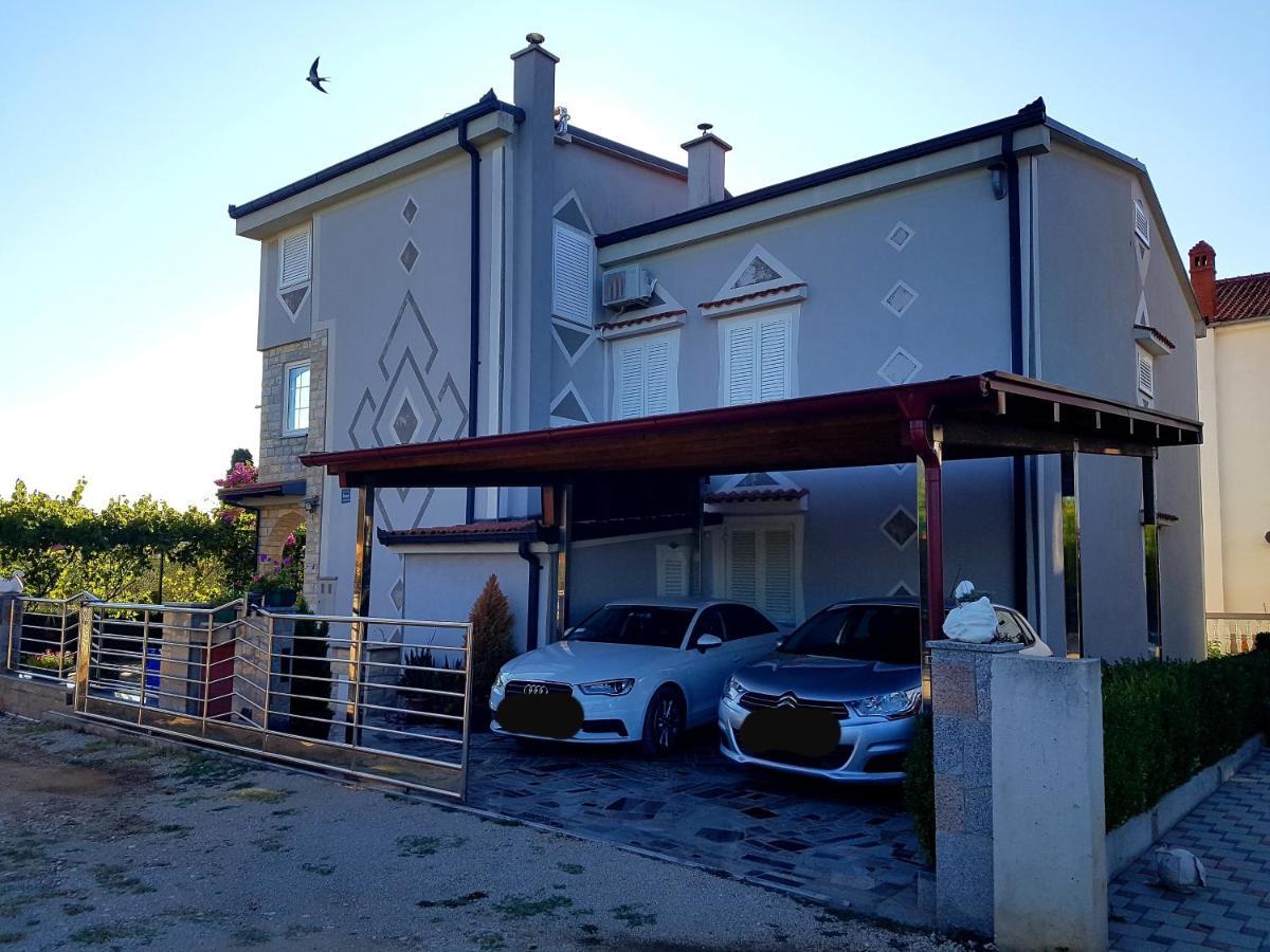 Apartments Petar & Anka Biograd Na Moru Exterior photo