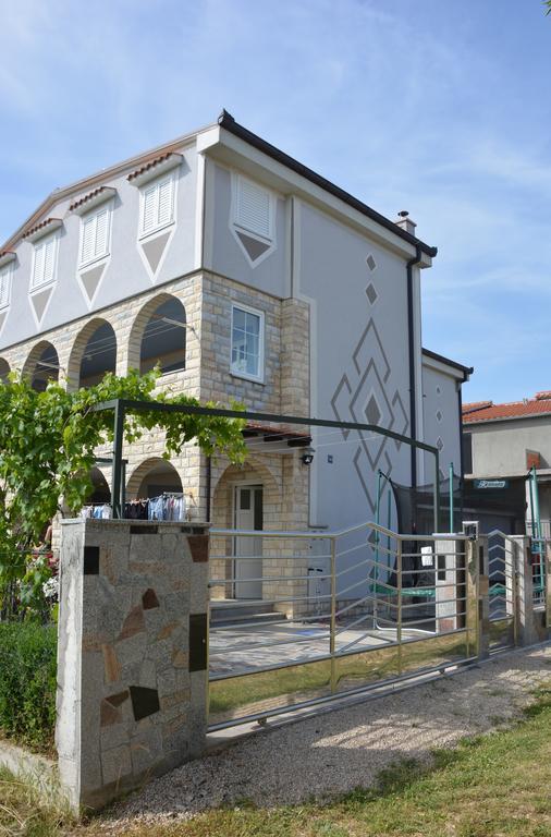 Apartments Petar & Anka Biograd Na Moru Exterior photo