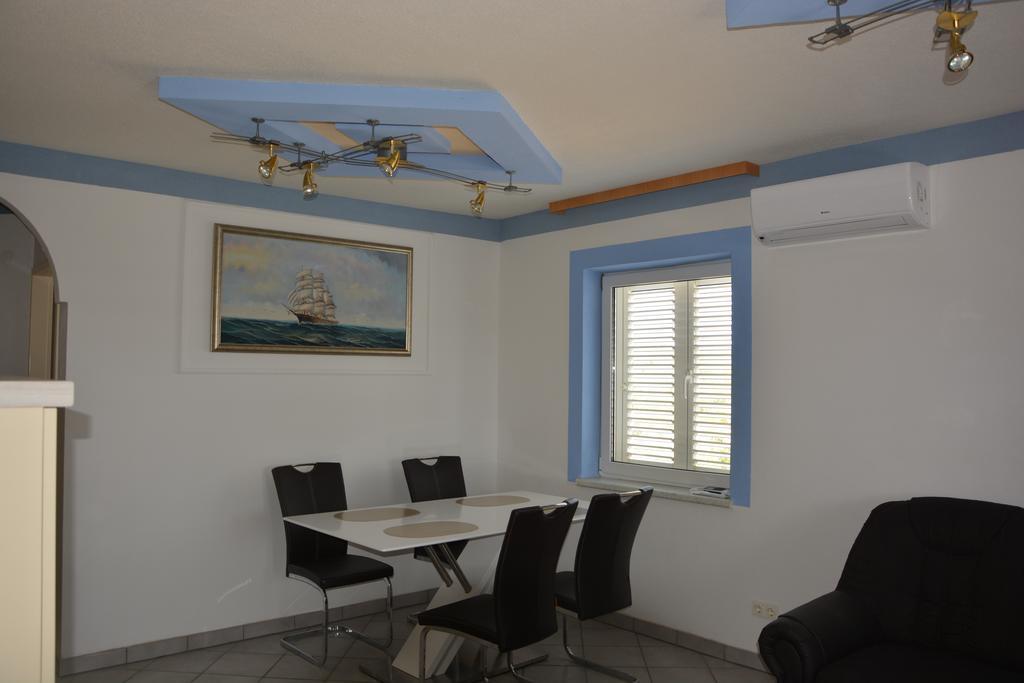 Apartments Petar & Anka Biograd Na Moru Exterior photo